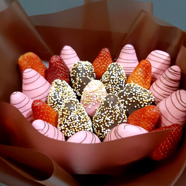 Chocolate dipped Strawberries Gift
