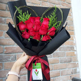 Heva Gifts: Elegant Red Rose Bouquet