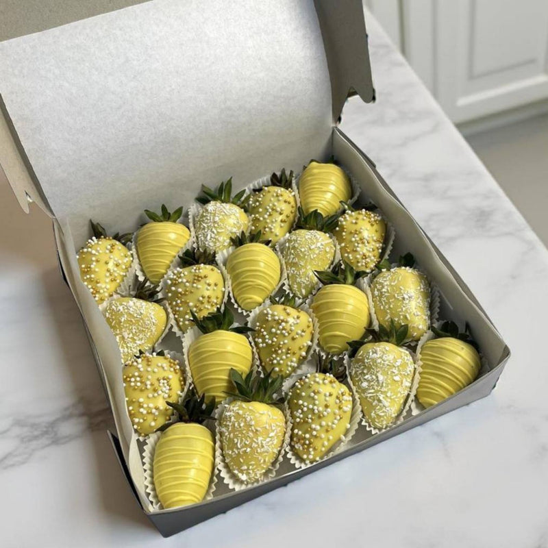 HARLOW Milk Chocolate dipped Strawberries