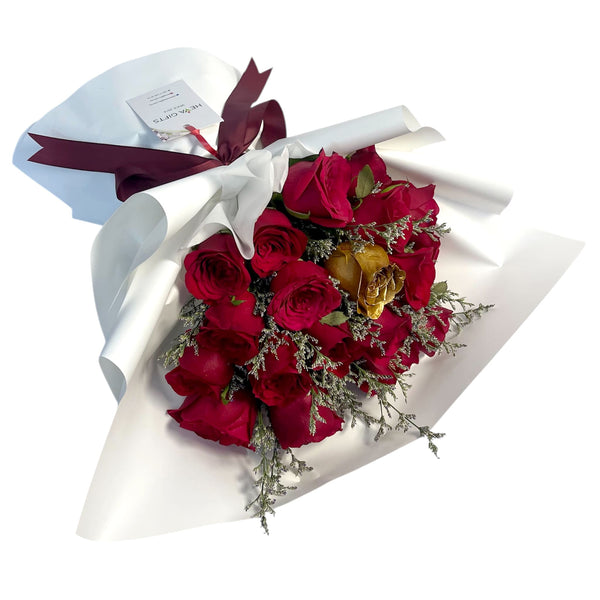 SOULMATE Red and Gold Rose Bouquet