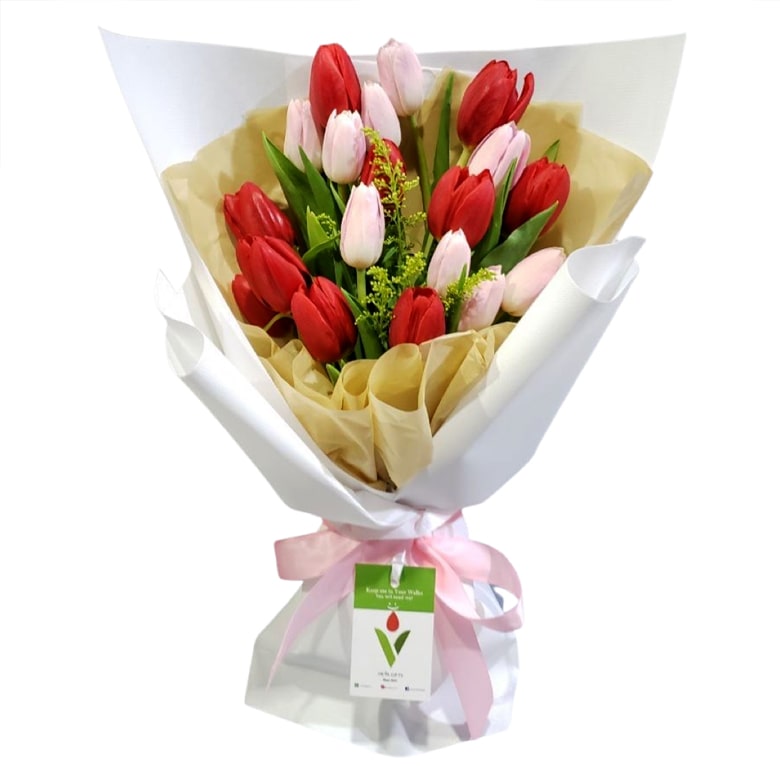 Red and pink tulip bouquet