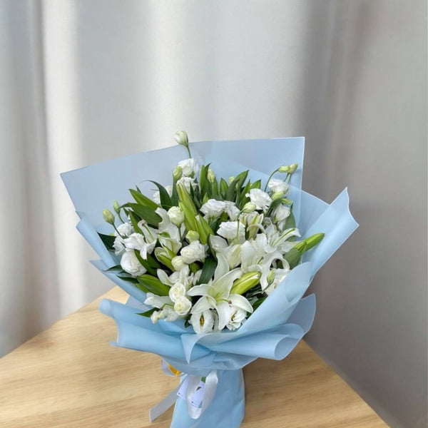 SCARLETT Luxury Lily Bouquet