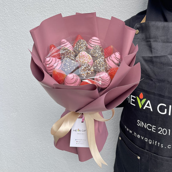 AMIRA Chocolate Berries Bouquet