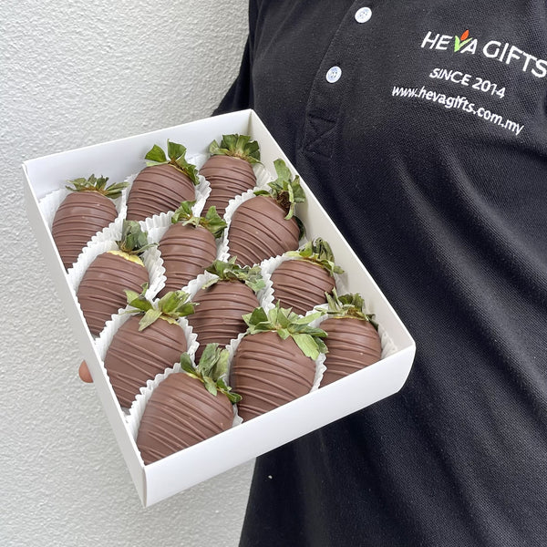 KIRA Milk Chocolate Dipped Strawberries